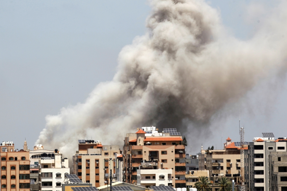 Smoke rises during an Israeli air strike, amid Israeli-Palestinian fighting, in Gaza City, May 20, 2021. Reuters/Ahmed Jadallah
