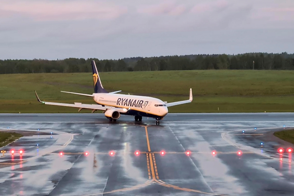 A Ryanair aircraft, which was carrying Belarusian opposition blogger and activist Roman Protasevich and diverted to Belarus, where authorities detained him, lands at Vilnius Airport in Vilnius, Lithuania May 23, 2021. Reuters/Andrius Sytas