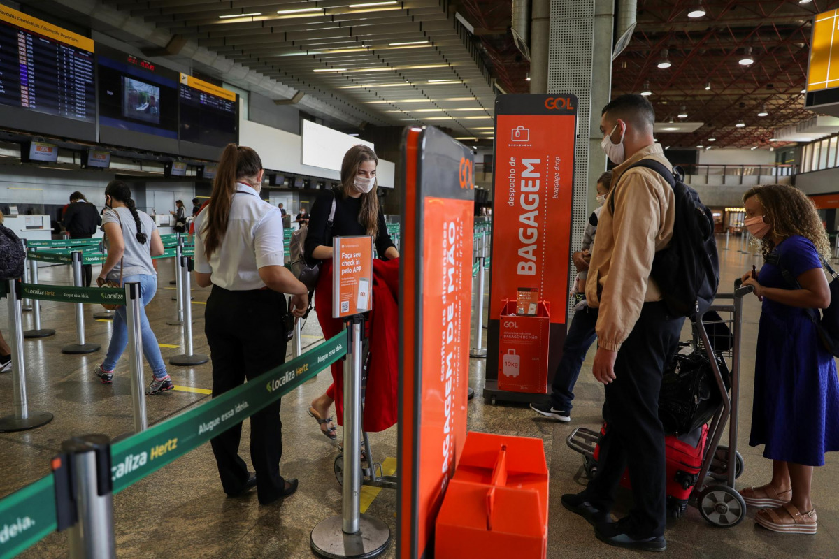 FILE PHOTO: People walk at GOL Airlines check-in area at Guarulhos International Airport amid the outbreak of the coronavirus disease (COVID-19), in Guarulhos, near Sao Paulo, Brazil, May 19, 2020.REUTERS/Amanda Perobelli
