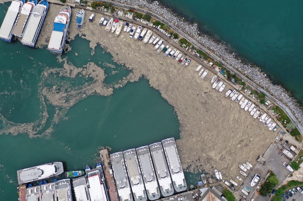 An aerial view shows a thick layer of 