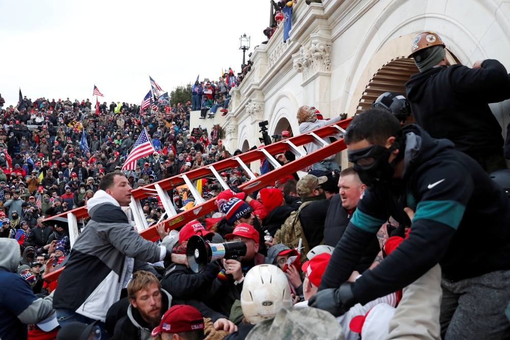 Pro-Trump protesters storm into the U.S. Capitol during clashes with police, during a rally to contest the certification of the 2020 U.S. presidential election results by the U.S. Congress, in Washington, U.S, January 6, 2021. REUTERS/Shannon Stapleton/Fi