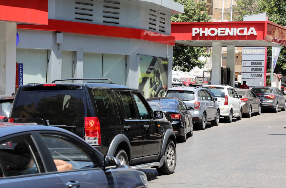 Cars stand in line at a gas station as they wait to fuel up in Beirut, Lebanon June 3, 2021. Reuters/Mohamed Azakir