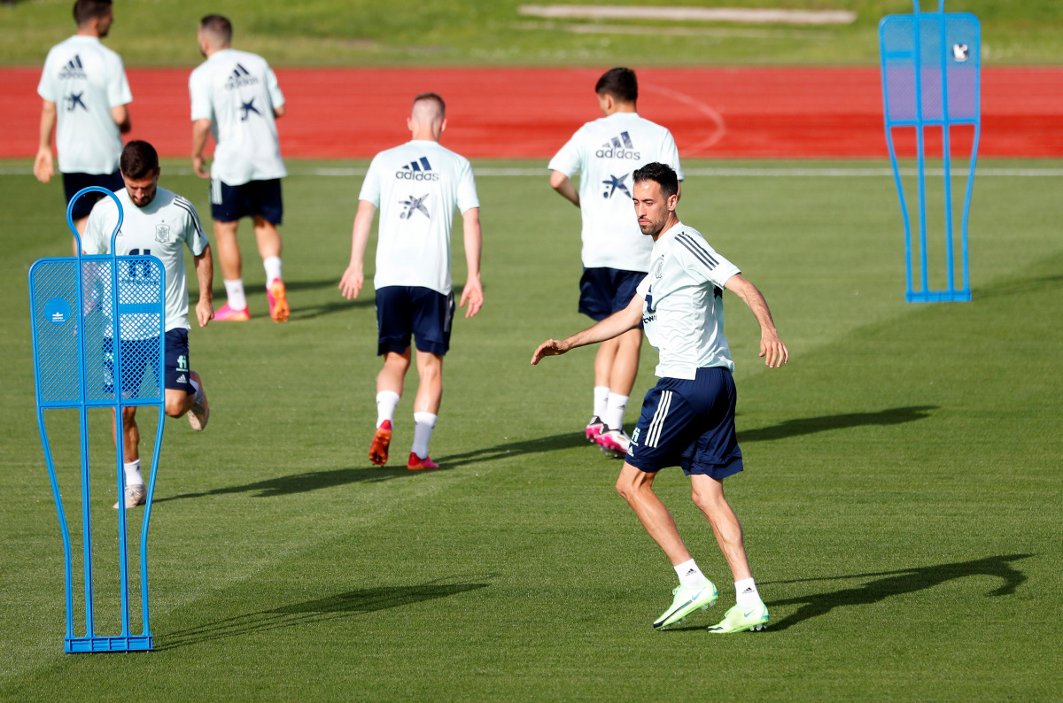 FILE PHOTO: Soccer Football - Euro 2020 - Spain Training - Soccer City, Las Rozas, Spain - May 31, 2021 Spain's Sergio Busquets during training REUTERS/Juan Medina/File Photo
