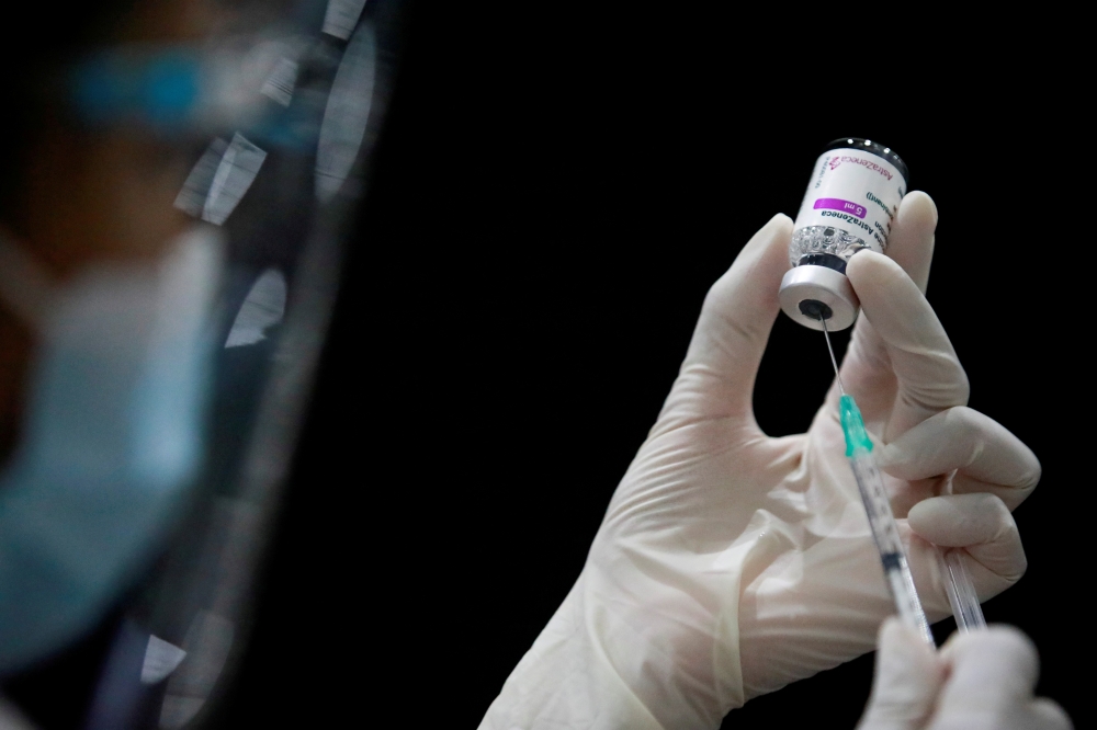 A health worker prepares a dose of AstraZeneca COVID-19 vaccine against the coronavirus disease (COVID-19) as Thailand start mass inoculation at a gymnasium inside Siam Paragon shopping centre, Bangkok, Thailand June 7, 2021. REUTERS/Soe Zeya Tun/File Pho