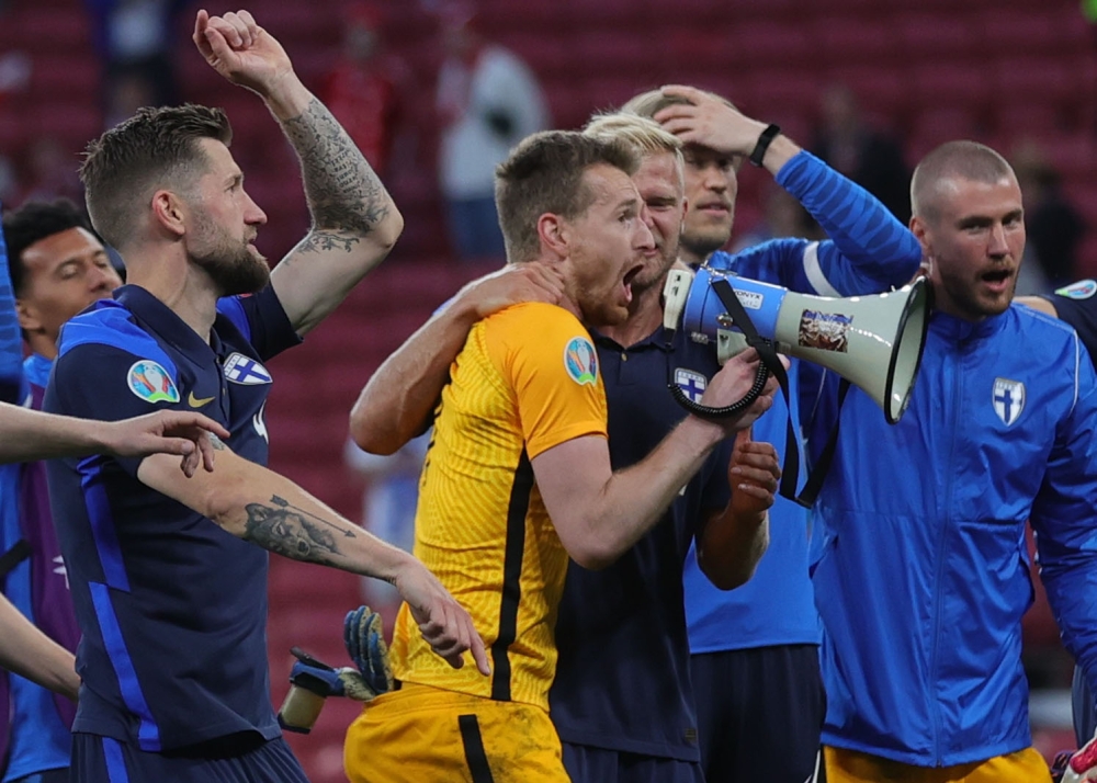 Finland's Lukas Hradecky celebrate after the match with teammates Pool via REUTERS/Friedemann Vogel
