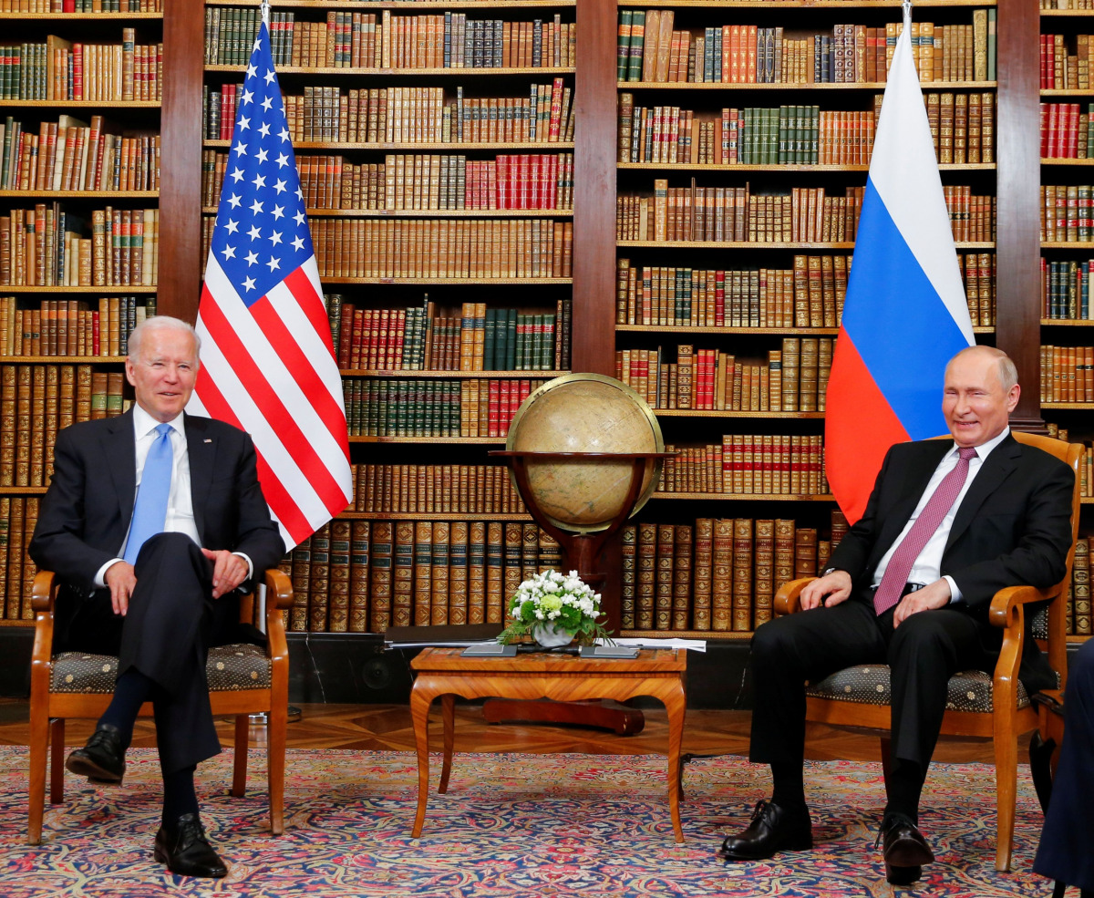 U.S. President Joe Biden and Russia's President Vladimir Putin meet for the U.S.-Russia summit at Villa La Grange in Geneva, Switzerland, June 16, 2021. REUTERS/Denis Balibouse/Pool
