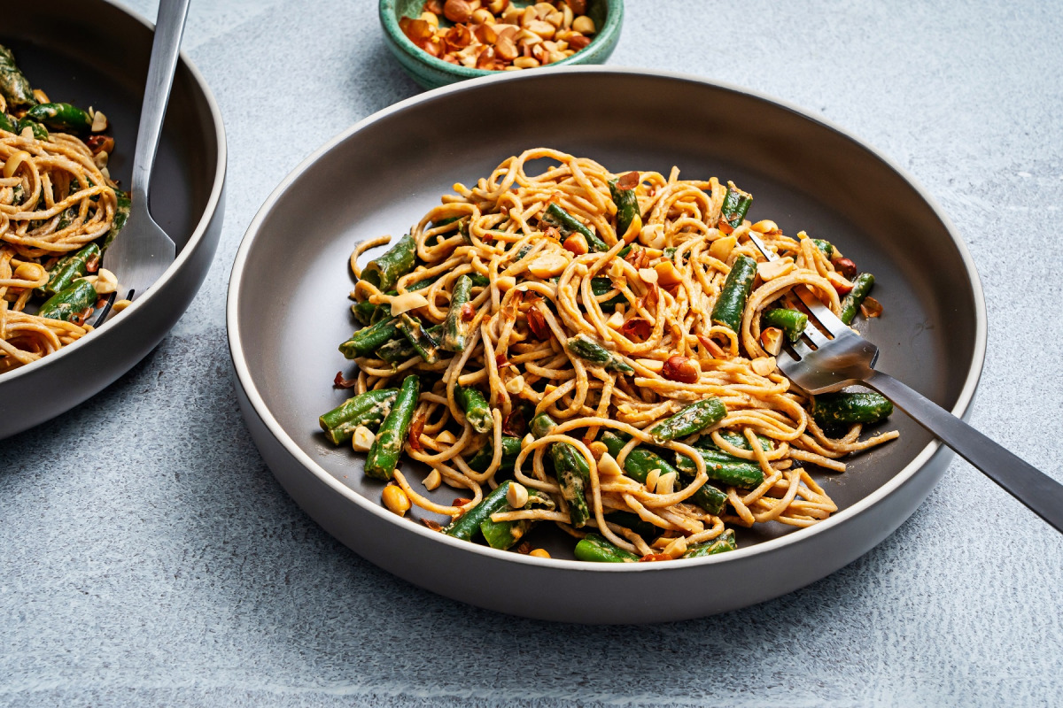 Spicy Peanut Soba Noodles With Green Beans. Photo by Scott Suchman for The Washington Post.
