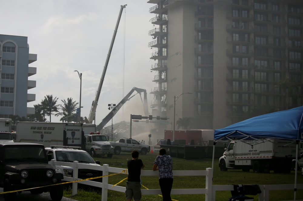 A view shows the partially collapsed residential building in Surfside, near Miami Beach, Florida, U.S. June 26, 2021. (REUTERS/Marco Bello)