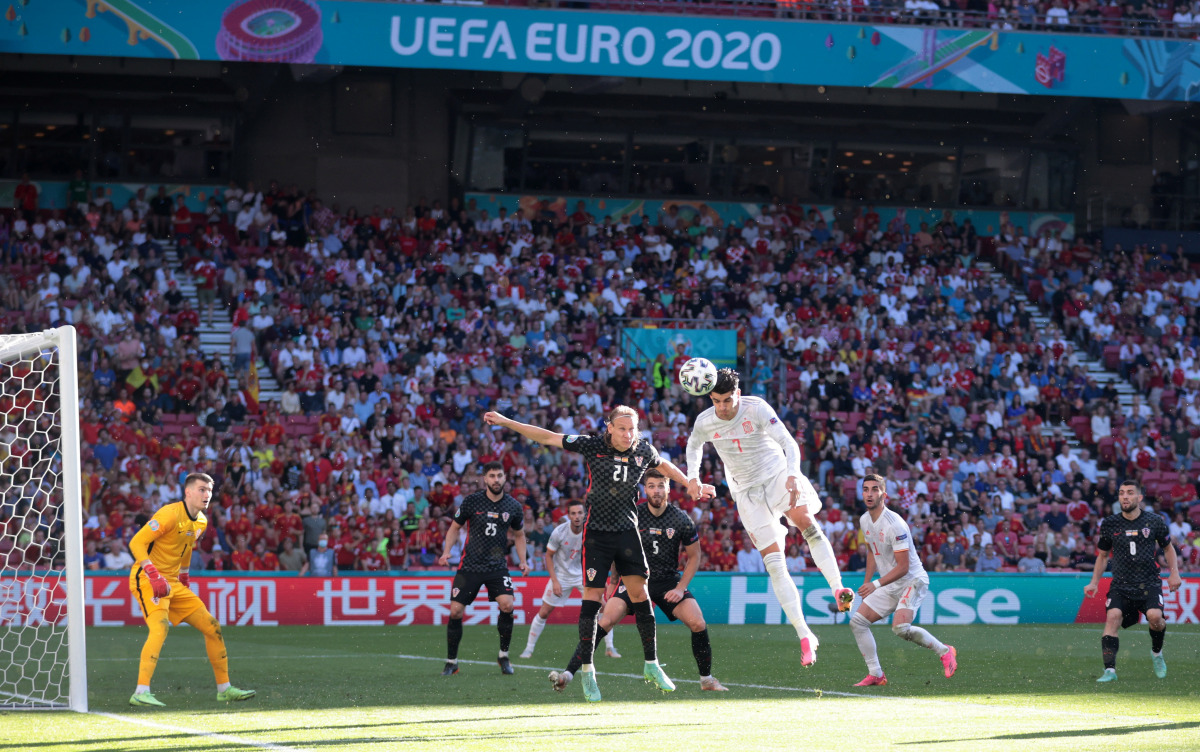 Soccer Football - Euro 2020 - Round of 16 - Croatia v Spain - Parken Stadium, Copenhagen, Denmark - June 28, 2021 Spain's Alvaro Morata in action with Croatia's Domagoj Vida Pool via REUTERS/Hannah Mckay
