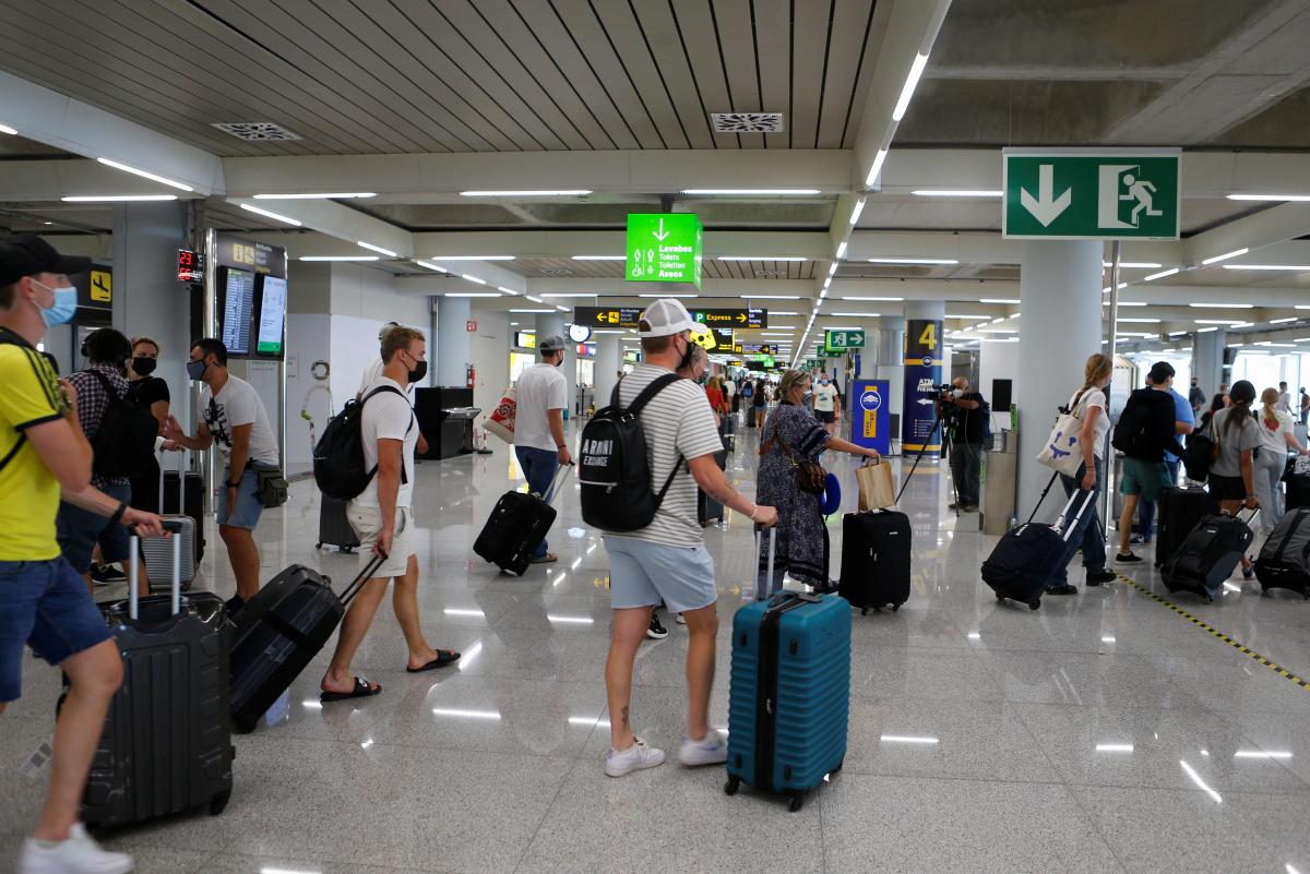 Tourists from Britain arrive at Palma de Mallorca Airport following London's lifted quaraintine requirements for travellers returning from the Balearic Islands, amid the coronavirus disease (COVID-19) pandemic, in Palma de Mallorca, Spain June 30, 2021. R