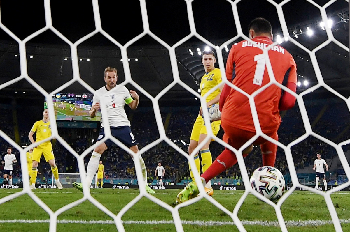 Soccer Football - Euro 2020 - Quarter Final - Ukraine v England - Stadio Olimpico, Rome, Italy - July 3, 2021 England's Harry Kane scores their third goal REUTERS/Alberto Lingria TPX IMAGES OF THE DAY
