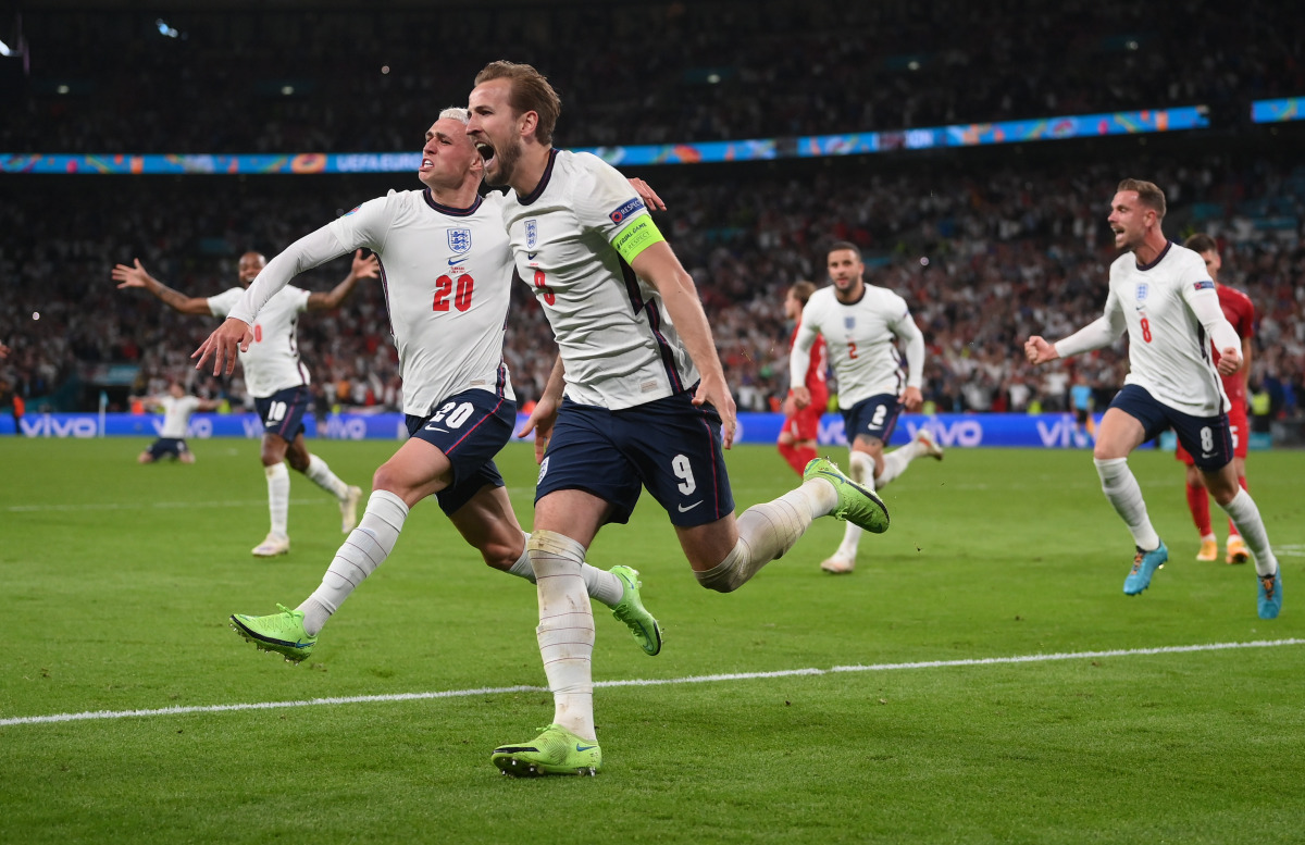 Soccer Football - Euro 2020 - Semi Final - England v Denmark - Wembley Stadium, London, Britain - July 7, 2021 England's Harry Kane celebrates scores their second goal with teammate Phil Foden Pool via REUTERS/Laurence Griffiths
