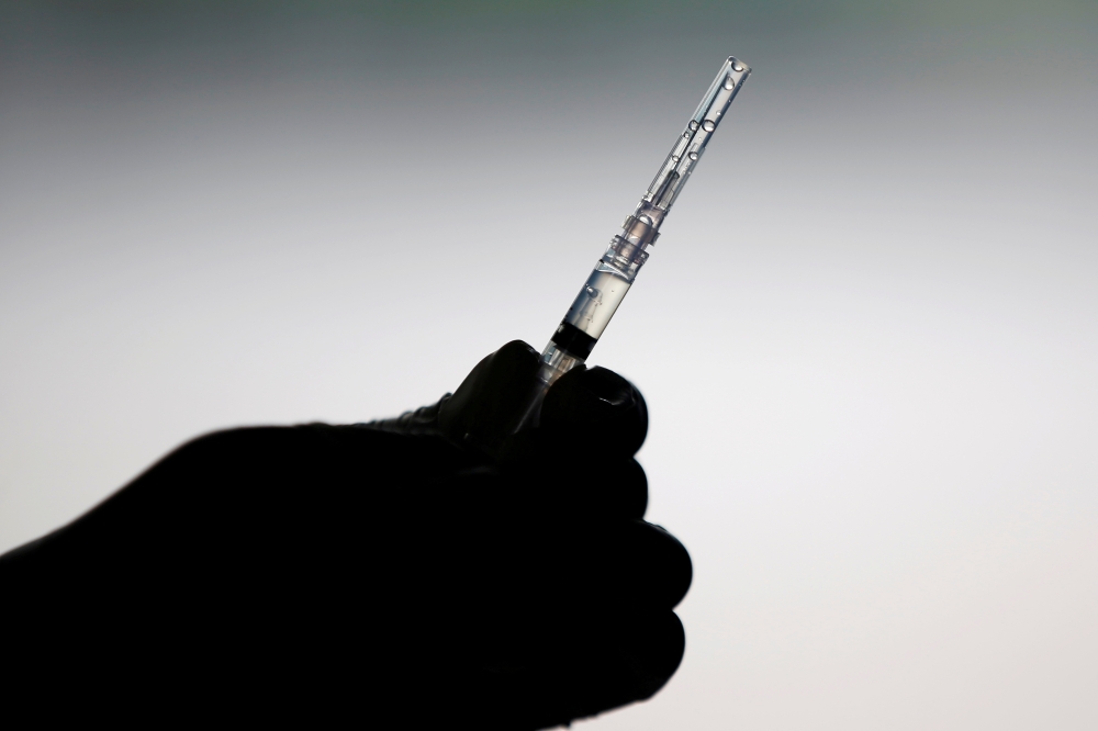A healthcare worker prepares a dose of China's Sinovac Biotech vaccine for the coronavirus disease (COVID-19) at a drive-thru vaccination station, in Jakarta, Indonesia, March 5, 2021. REUTERS/Willy Kurniawan/File Photo/File Photo