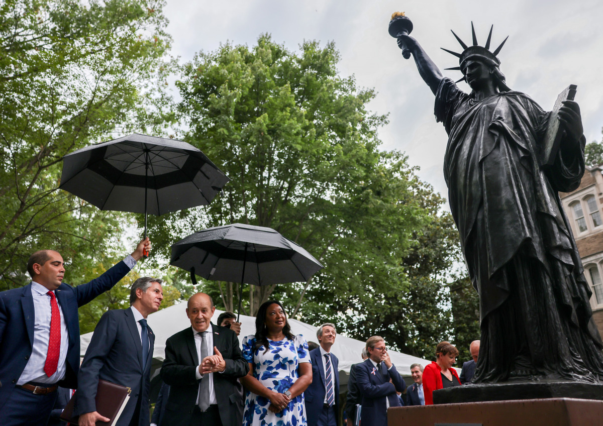 U.S. Secretary of State Antony Blinken and French Foreign Minister Jean-Yves Le Drian remark upon the unveiled model of the Statue of Liberty at the French Ambassador?s residence in Washington D.C., U.S., July 14, 2021. REUTERS/Evelyn Hockstein

