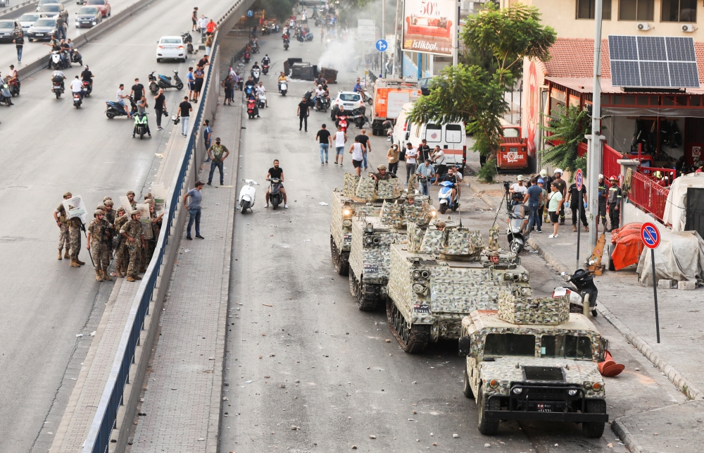 Lebanese army deployed during a protest after Lebanese Prime Minister-Designate Saad al-Hariri abandoned his effort to form a new government, in Beirut, Lebanon on July 15, 2021. (Reuters/Mohamed Azakir)
