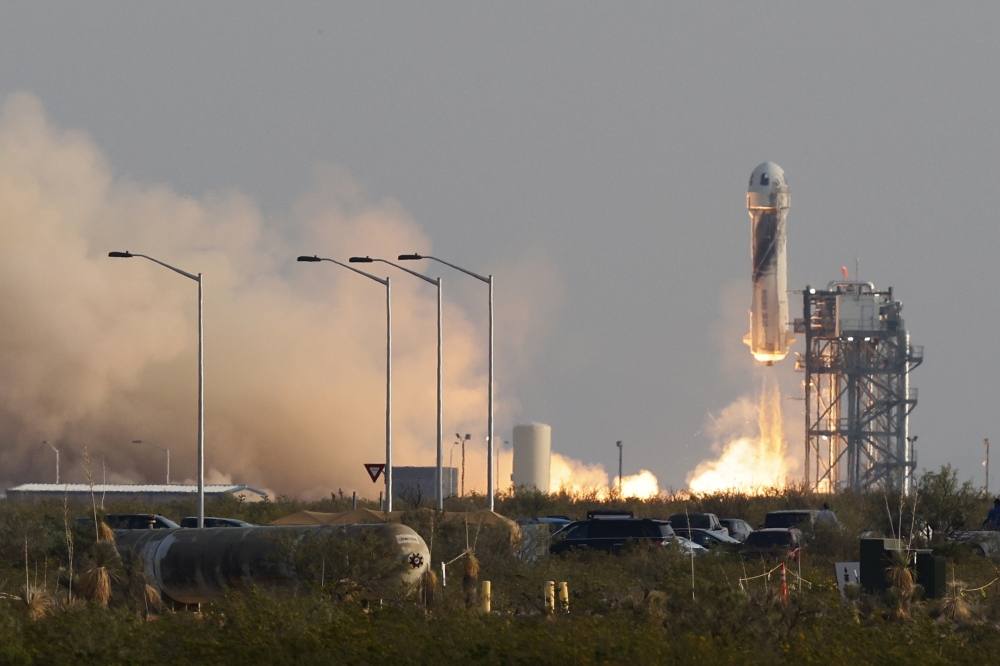 Billionaire businessman Jeff Bezos is launched with three crew members aboard a New Shepard rocket on the world's first unpiloted suborbital flight from Blue Origin's Launch Site 1 near Van Horn, Texas , US, July 20, 2021. (Reuters/Joe Skipper)