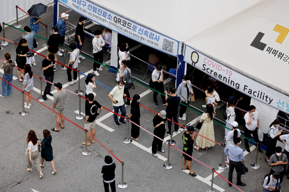 People wait in line for a coronavirus disease (COVID-19) test at a testing site which is temporarily set up at a public health center in Seoul, South Korea, July 9, 2021. REUTERS/ Heo Ran/File Photo/File Photo