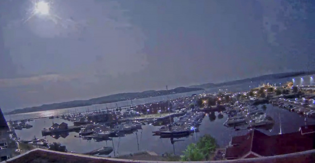 A meteor lights up the sky over Holmestrand, Norway July 25, 2021, in this picture obtained from a social media video. HOLMESTRAND UTVIKLING AS via REUTERS