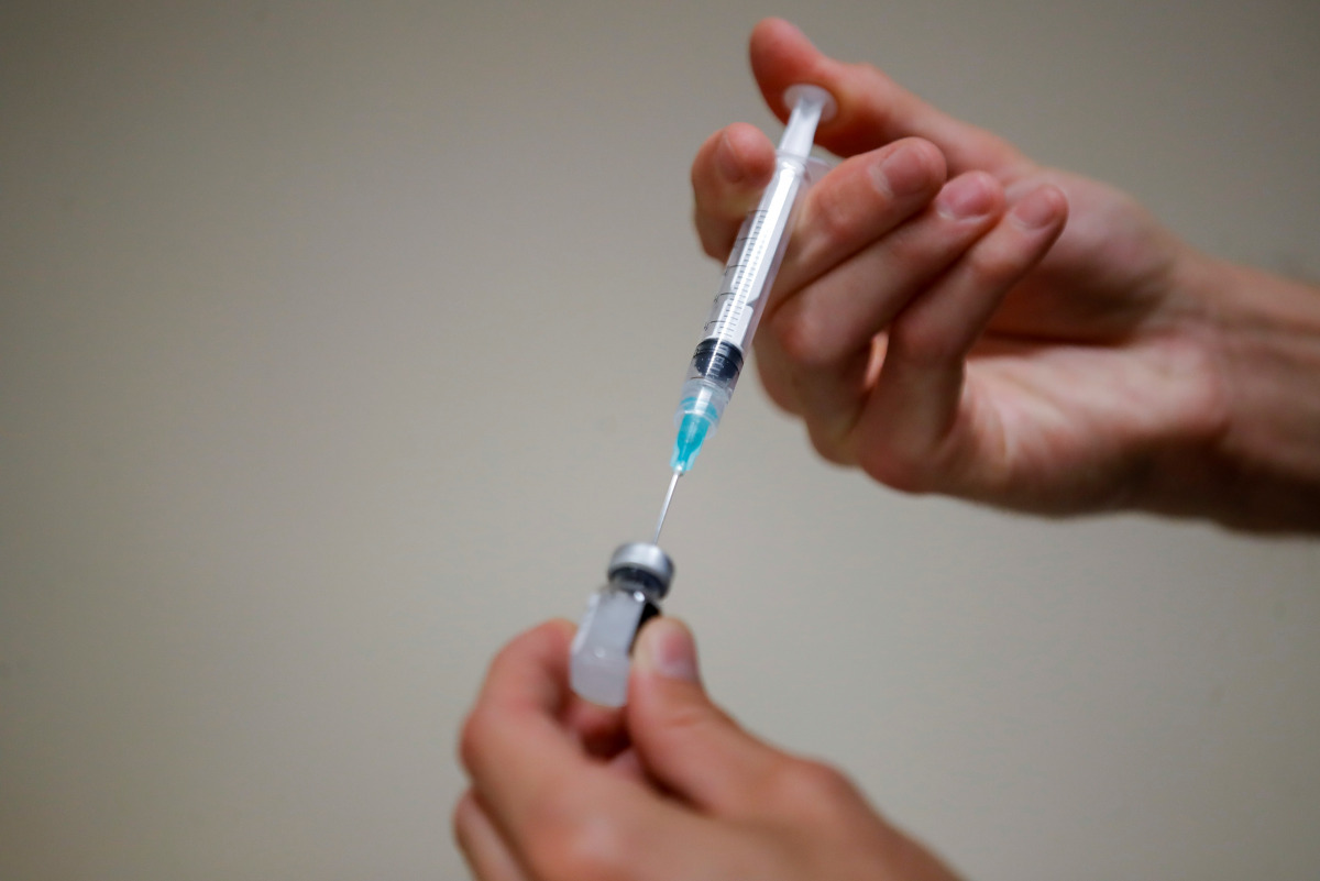 A medical worker prepares a dose of vaccine against the coronavirus disease (COVID-19) . REUTERS/Sarah Meyssonnier
