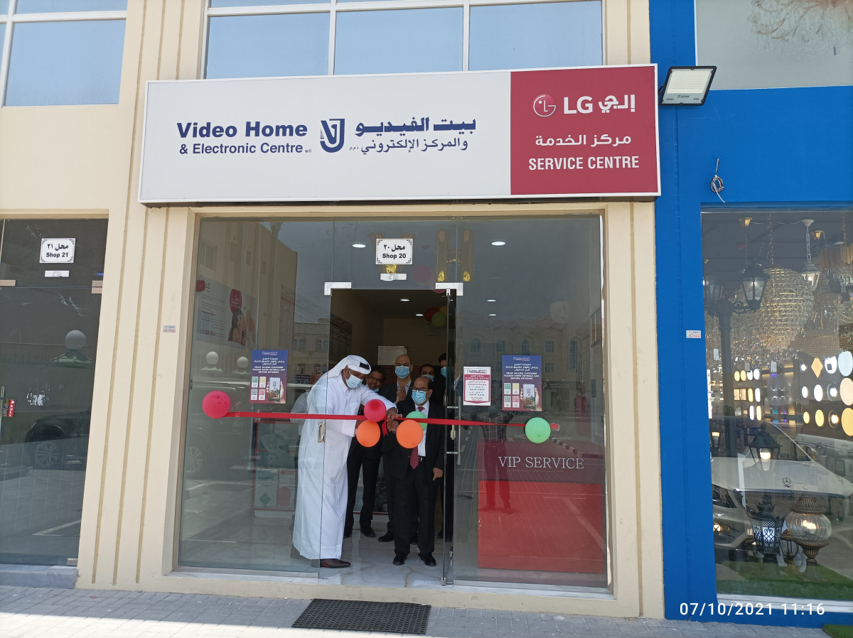 Video Home & Electronic Centre officials opening the new service centre at Umm Salal Ali. 