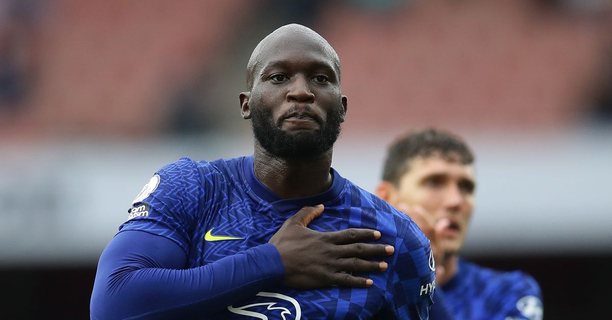 Soccer Football - Premier League - Arsenal v Chelsea - Emirates Stadium, London, Britain - August 22, 2021 Chelsea's Romelu Lukaku celebrates after the match REUTERS/David Klein


