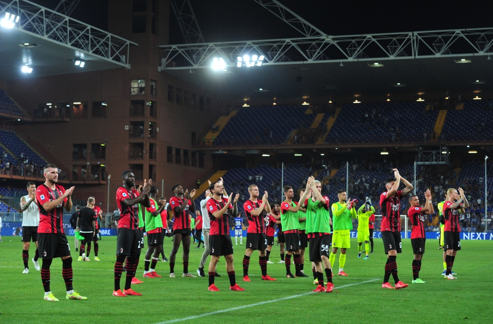 AC Milan players applaud fans after the match REUTERS/Jennifer Lorenzini