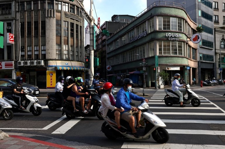 People wearing masks drive motorbikes in Taipei amid the Coronavirus disease (Covid-19) in Taiwan, June 30, 2021. REUTERS/Ann Wang/File Photo
