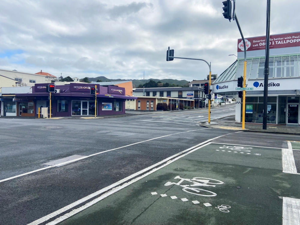 An empty street is seen as a lockdown to curb the spread of cases of the coronavirus disease (COVID-19) remains in place in Wellington, New Zealand, August 20, 2021. REUTERS/Praveen Menon/File Photo