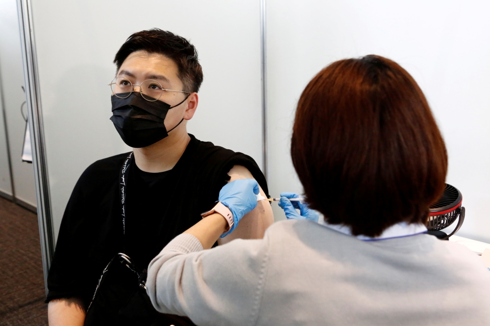 A man receives the Moderna coronavirus vaccine at the Tokyo Metropolitan Government building in Tokyo, Japan June 25, 2021. Rodrigo Reyes Marin/Pool via REUTERS/File Photo