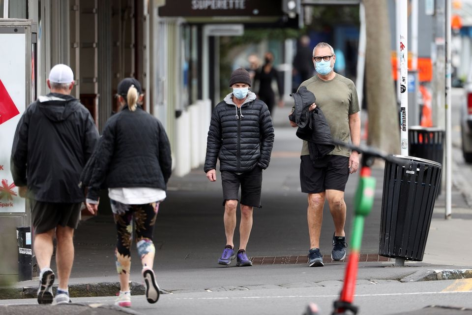 People wear masks as they exercise during a lockdown to curb the spread of a coronavirus disease (COVID-19) outbreak, in Auckland, New Zealand, August 26, 2021. REUTERS/Fiona Goodall