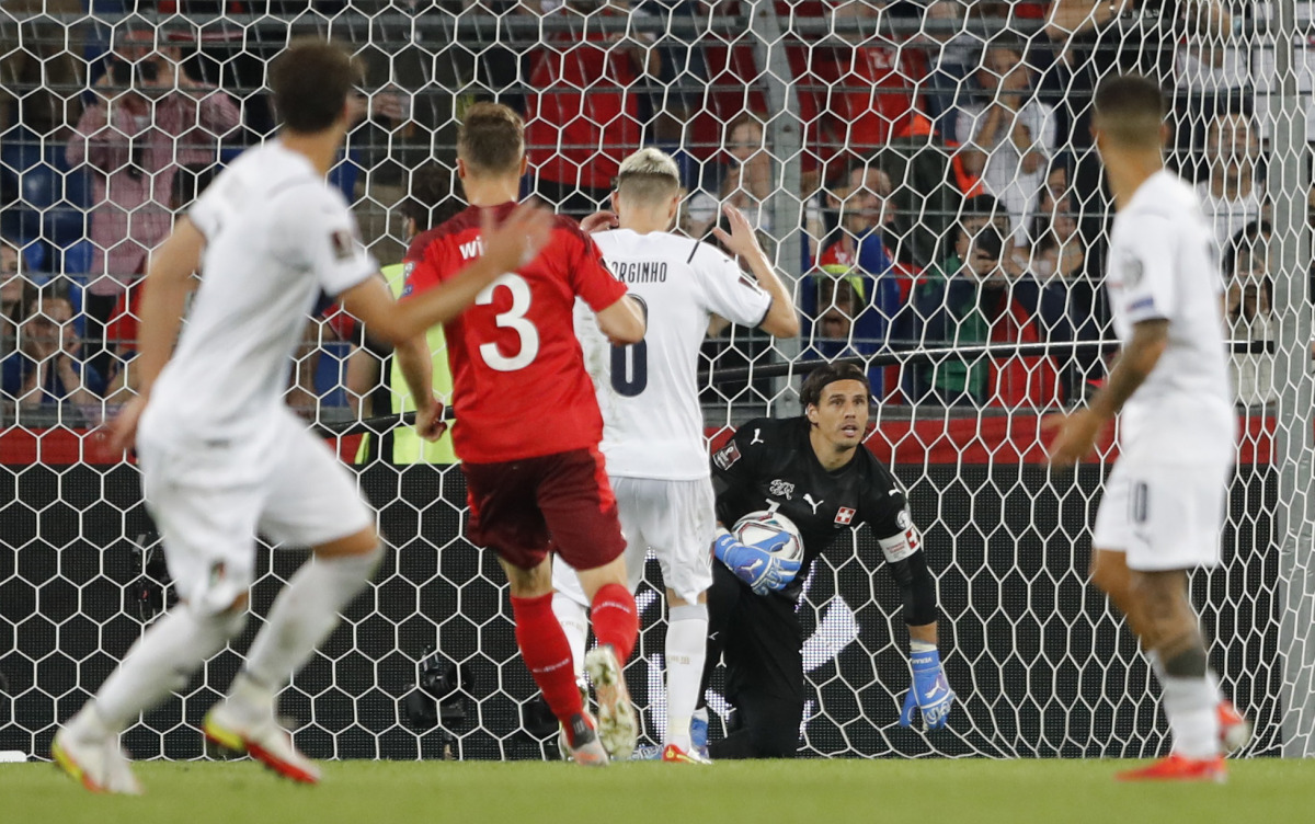Soccer Football - World Cup - UEFA Qualifiers - Group C - Switzerland v Italy - St. Jakob-Park, Basel, Switzerland - September 5, 2021 Switzerland's Yann Sommer after saving a penalty from Italy's Jorginho REUTERS/Arnd Wiegmann
