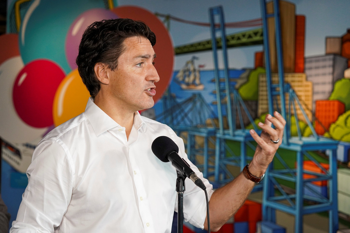 Canada's Liberal Prime Minister Justin Trudeau speaks at the Discovery Centre during an election campaign stop in Halifax, Nova Scotia, Canada September 15, 2021. REUTERS/Carlos Osorio
