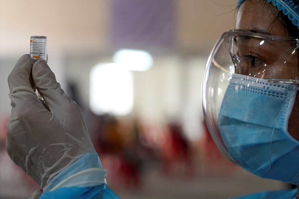 A nurse prepares a dose of China's Sinovac coronavirus disease (COVID-19) vaccine at an industrial park in Phnom Penh, Cambodia, April 7, 2021. REUTERS/Cindy Liu/File Photo