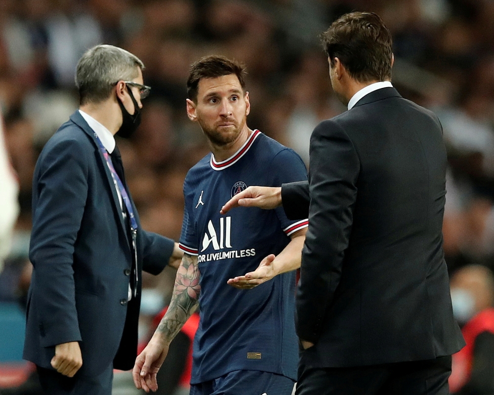 September 19, 2021 Paris St Germain coach Mauricio Pochettino with Lionel Messi as he is subsituted REUTERS/Benoit Tessier/File Photo