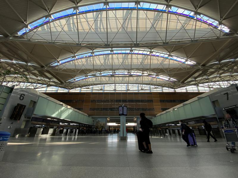 FILE PHOTO: A view of a handful of travellers, many in protective masks amid coronavirus disease (COVID-19) outbreak, at the departures hall of the San Francisco International Airport in San Francisco, U.S., March 20, 2020. REUTERS/Stephen Nellis
