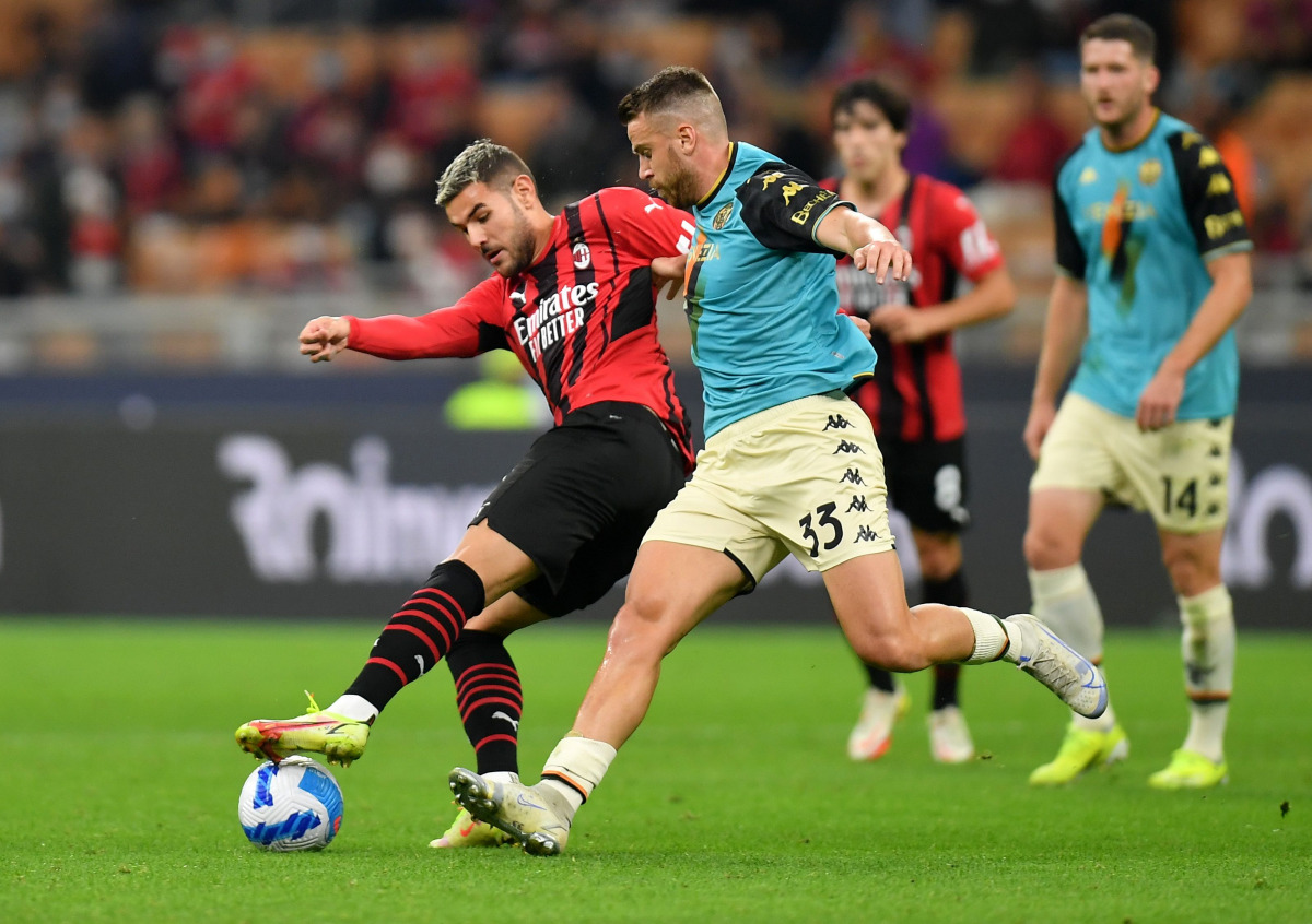 AC Milan's Theo Hernandez in action with Venezia's Domen Crnigoj REUTERS/Daniele Mascolo
