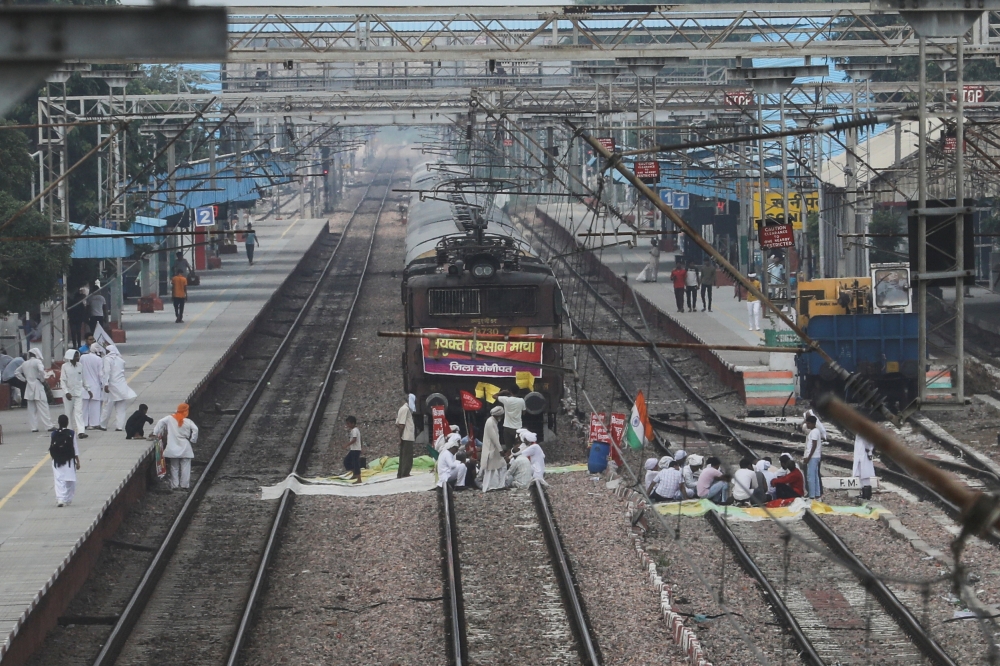 Farmers block railway tracks as part of protests against farm laws during nationwide protests, in Sonipat, northern state of Haryana, India, September 27, 2021. Reuters/Anushree Fadnavi