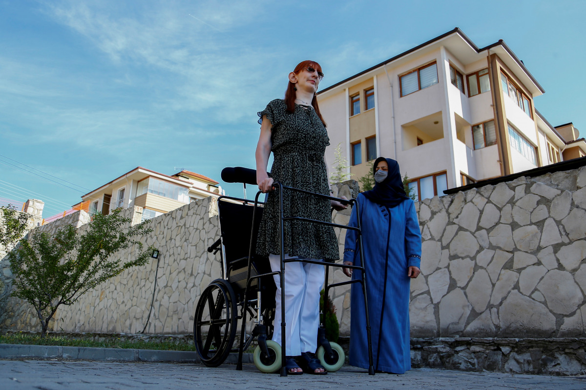 World's tallest woman Rumeysa Gelgi poses with her mother Safiye Gelgi during a news conference outside their home in Safranbolu, Karabuk province, Turkey, October 14, 2021. REUTERS/Cagla Gurdogan
