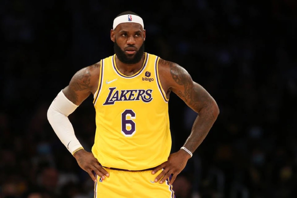 Los Angeles Lakers forward LeBron James (6) during the game against the Golden State Warriors at Staples Center. The Warriors won 111-99. Mandatory Credit: Kiyoshi Mio-USA TODAY Sports