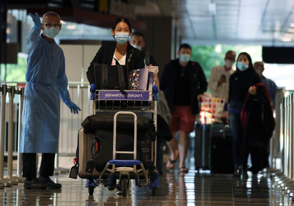 Passengers from Amsterdam arrive at Changi Airport under Singapore’s expanded Vaccinated Travel Lane (VTL) quarantine-free travel scheme in Singapore October 20, 2021. Reuters/Edgar Su