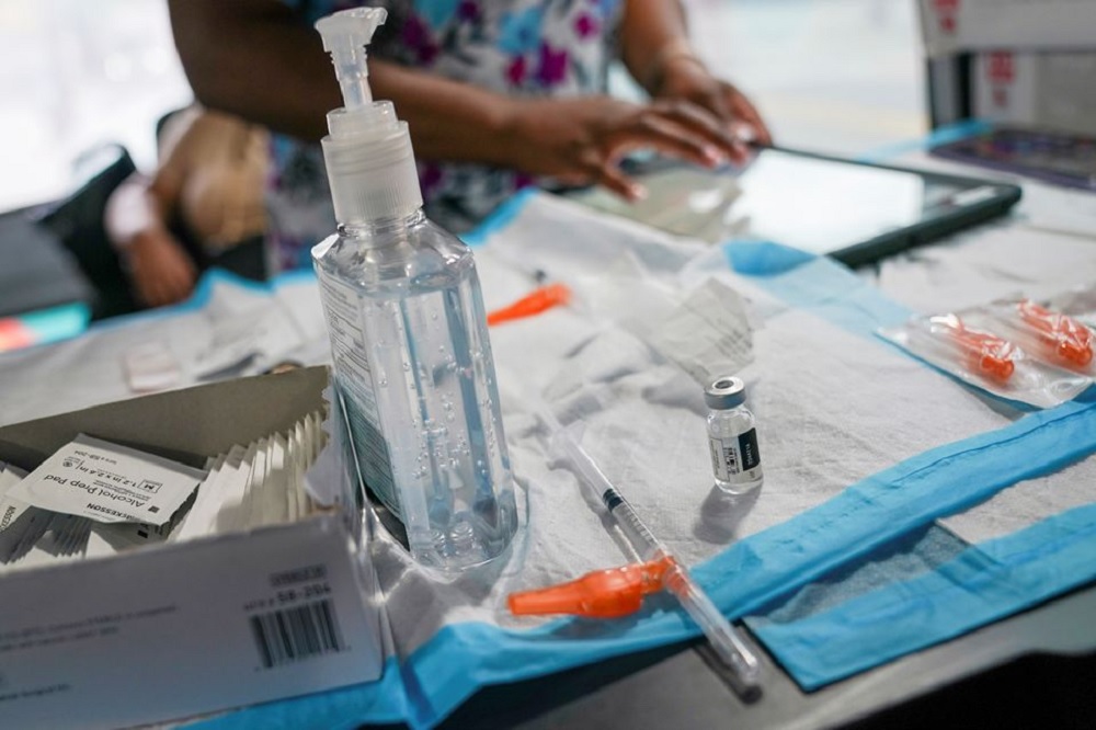 A nurse prepares to administer a dose of the Pfizer-BioNTech vaccine for the coronavirus disease (COVID-19), at a mobile inoculation site in the Bronx borough of New York City, New York, U.S., August 18, 2021. REUTERS/David 'Dee' Delgado

