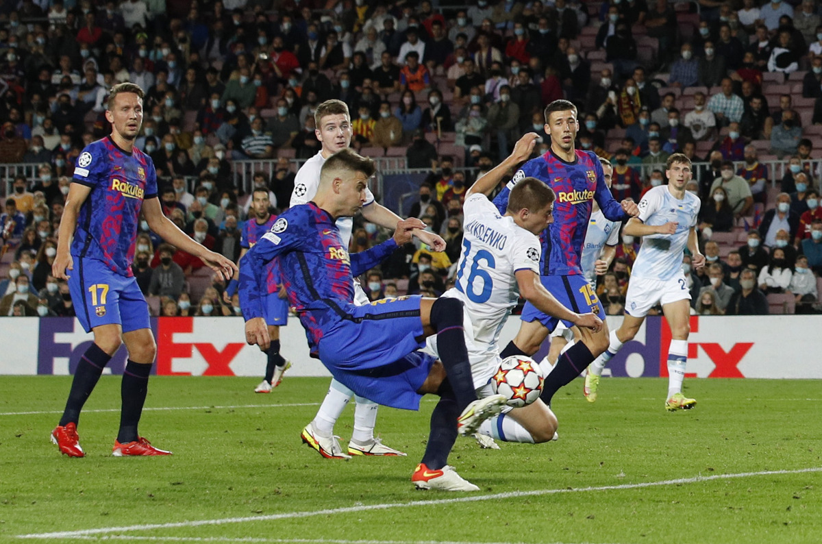 FC Barcelona's Gerard Pique scores their first goal REUTERS/Albert Gea
