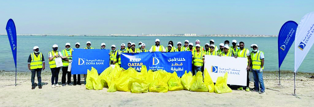 Doha Bank staff during the beach clean-up drive held recently in collaboration with the Ministry of Municipality. 