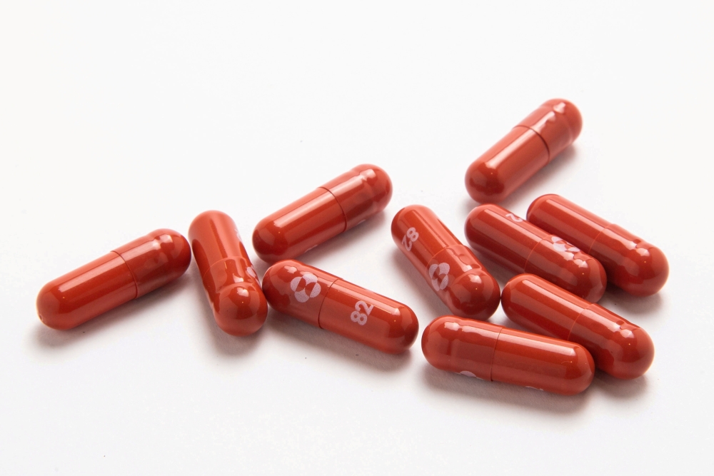 An experimental COVID-19 treatment pill, called molnupiravir and being developed by Merck & Co Inc and Ridgeback Biotherapeutics LP, is seen in this undated handout photo released by Merck & Co Inc and obtained by Reuters on October 26, 2021. Merck & Co Inc/Handout via REUTERS/File Photo