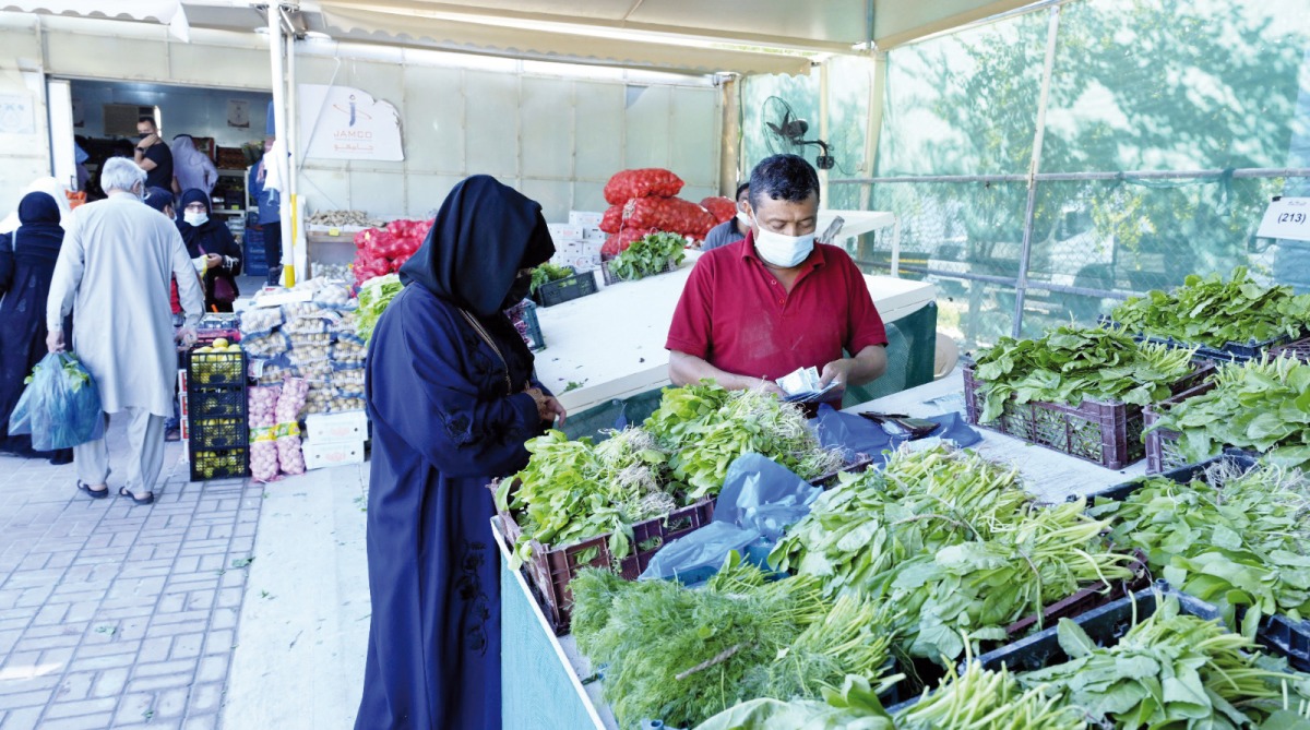 A customer buying vegetables from the Al Wakra yard.