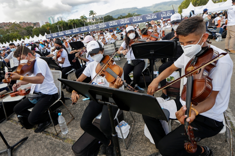 Musicians of Venezuela's National System of Youth Orchestras and Choirs take part in a concert as they try to break the Guinness World Record for the largest orchestra in the world, in Caracas, Venezuela November 13, 2021. Reuters/Leonardo Fernandez Viloria