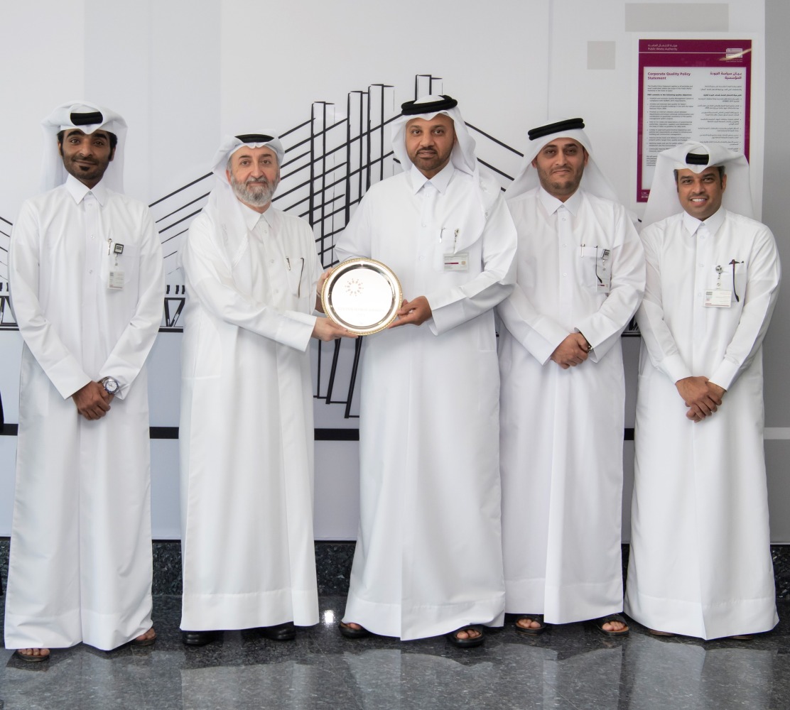 National Coordinator of IPRA in Qatar, Jassem Ibrahim Fakhroo, handing over the golden award to Abdulla Saad Al Saad, Public Relations and Communications Manager at Ashghal.