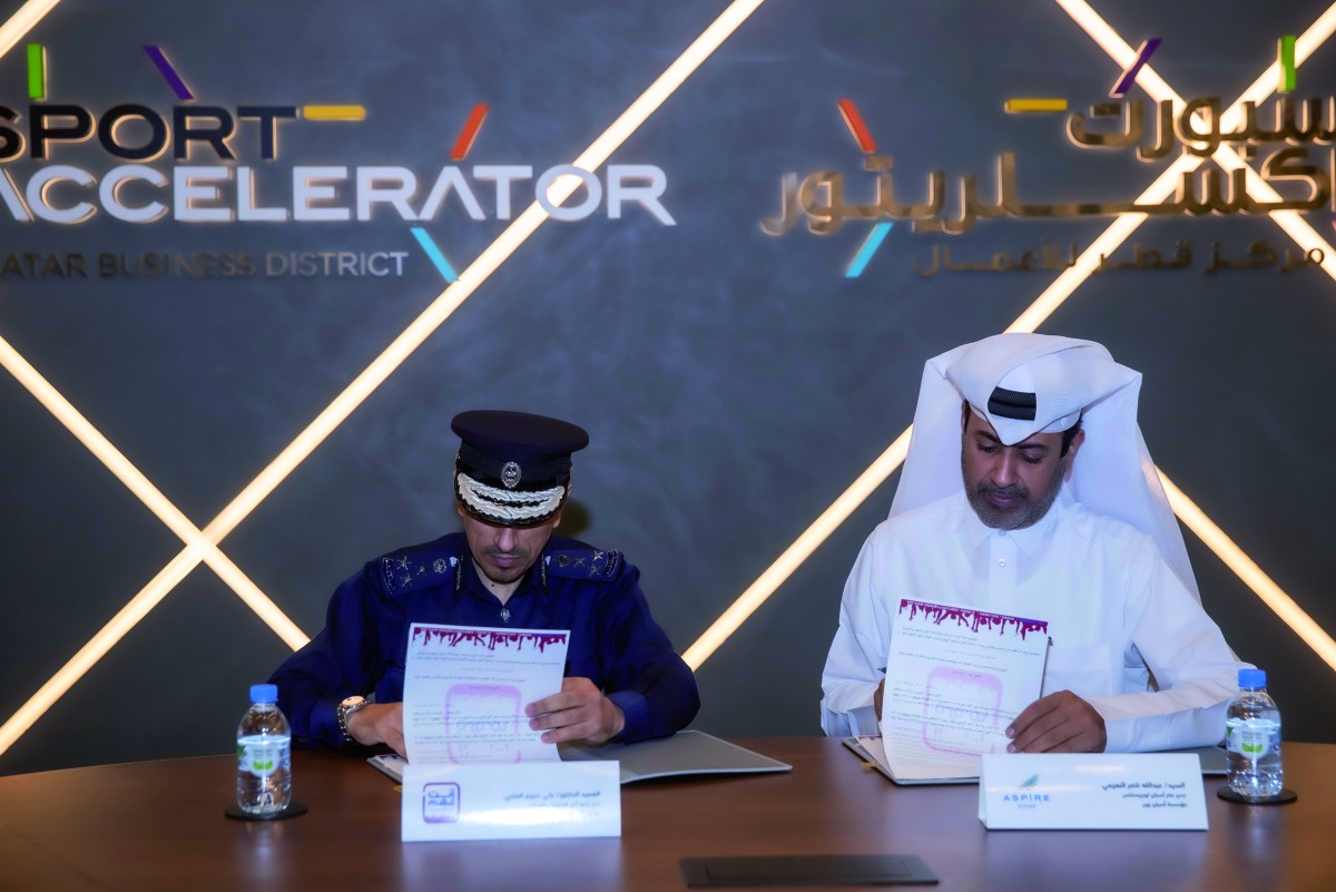 Officials signing the agreement.