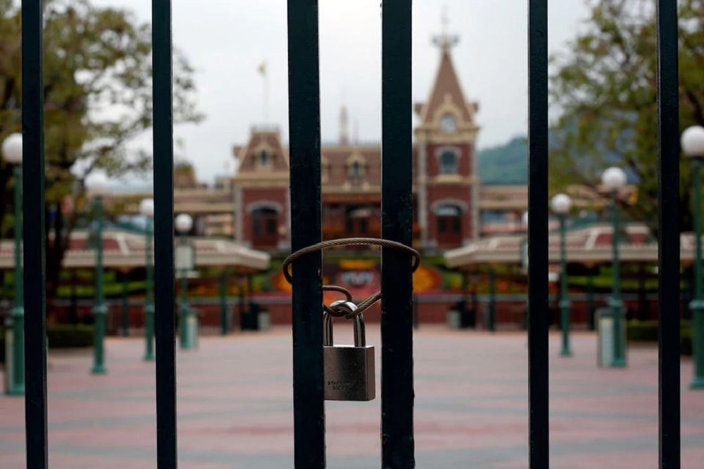 A locked gate is seen after the Hong Kong Disneyland theme park has been closed, following the coronavirus outbreak in Hong Kong, China January 26, 2020. REUTERS/Tyrone Siu/File Photo

