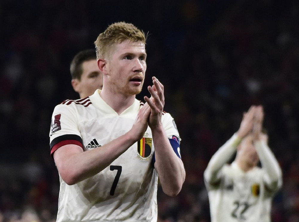 November 16, 2021 Belgium's Kevin De Bruyne applauds fans after the match REUTERS/Rebecca Naden